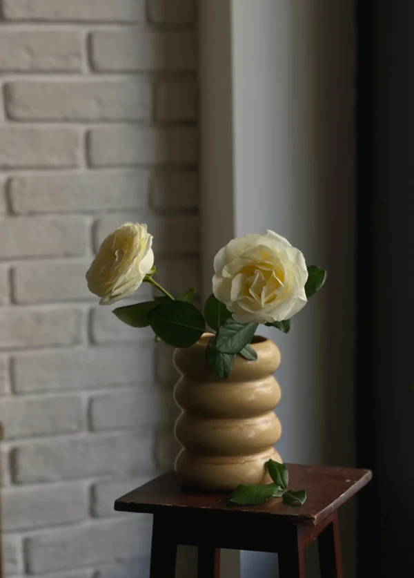 Curvy Pancake Vase - Image 3