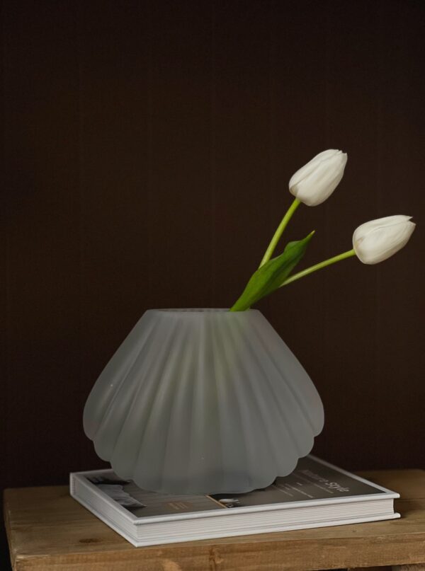 Elsa Shell Vase | Frosted White