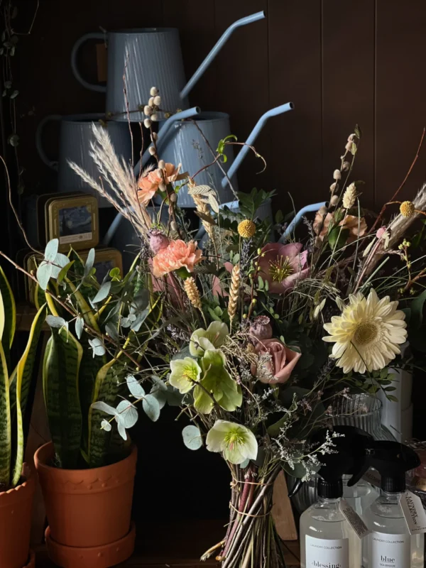 Early Spring Bouquet - Image 4
